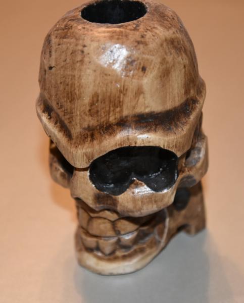 Totenkopf-Kerzenständer